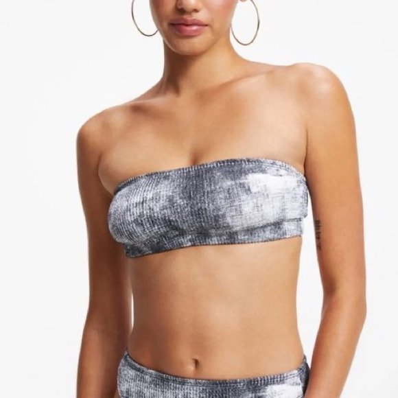 SALE‼️Good American Always Fits Better Band Tie Dye Bikini Top - Picture 1 of 5
